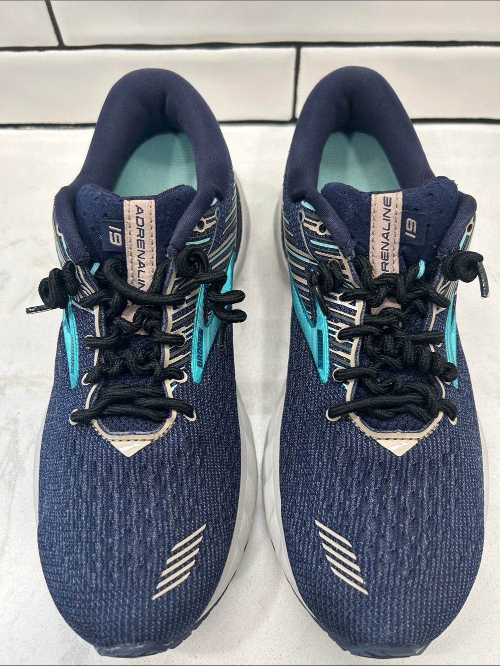 Brooks Women's Adrenaline GTS 19 Running Shoes Size 8 - Picture 16 of 16